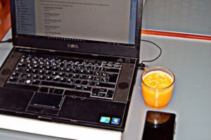 como arreglar portatil mojado